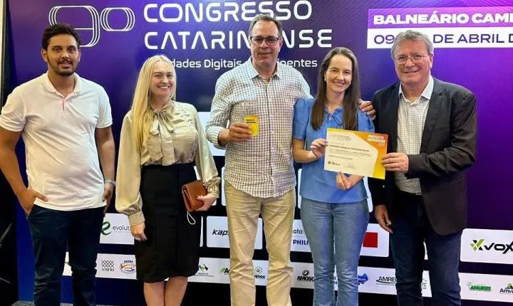 Tomazini recebe prêmio de Prefeito Inovador